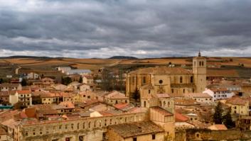 El pueblo de Soria que tiene un lagarto colgando de lo alto de uno de sus edificios más emblemáticos