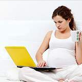 pregnant mum with yellow laptop