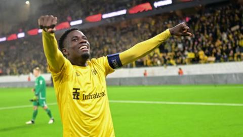 Michael Baidoo celebrates Elfsborg's victory over Roma