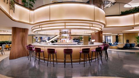 The main bar at Chase's new Sapphire Lounge at New York's La Guardia Airport