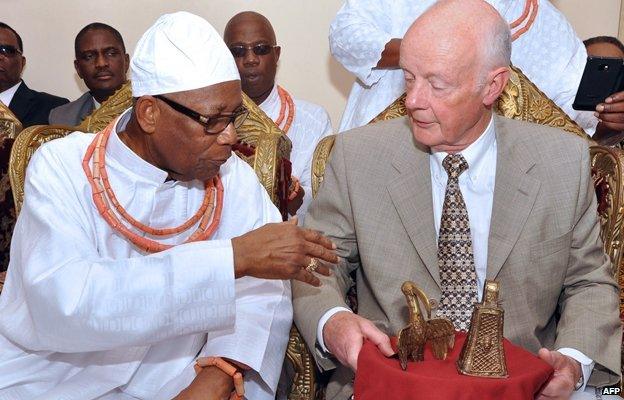 Prince Edun Akenzua (left) with Mark Walker when the bronzes were returned