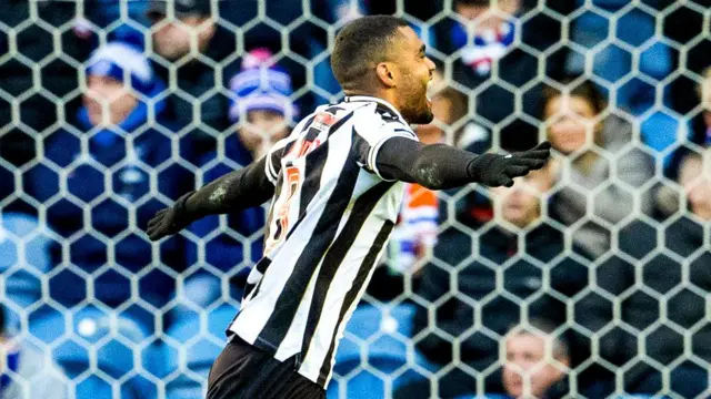 Mikael Mandron scores in St Mirren's win at Rangers