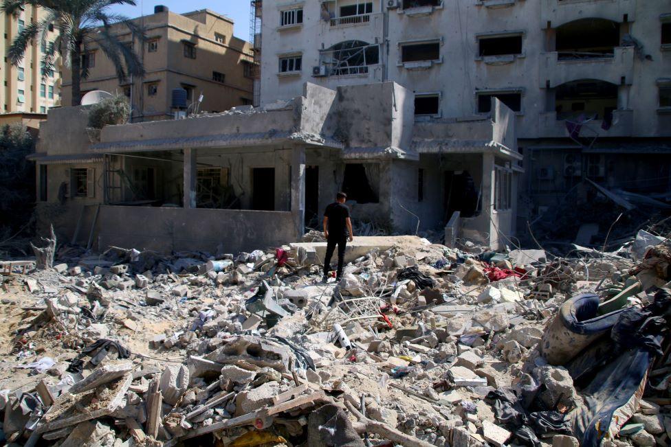 Palestinian citizens inspect damage to their homes in Khan Younis