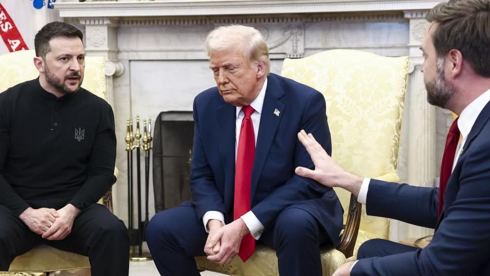 Ukrainian President Volodymyr Zelensky (L) talks with US President Donald Trump (C) and US Vice President JD Vance (R) in the Oval Office of the White House 