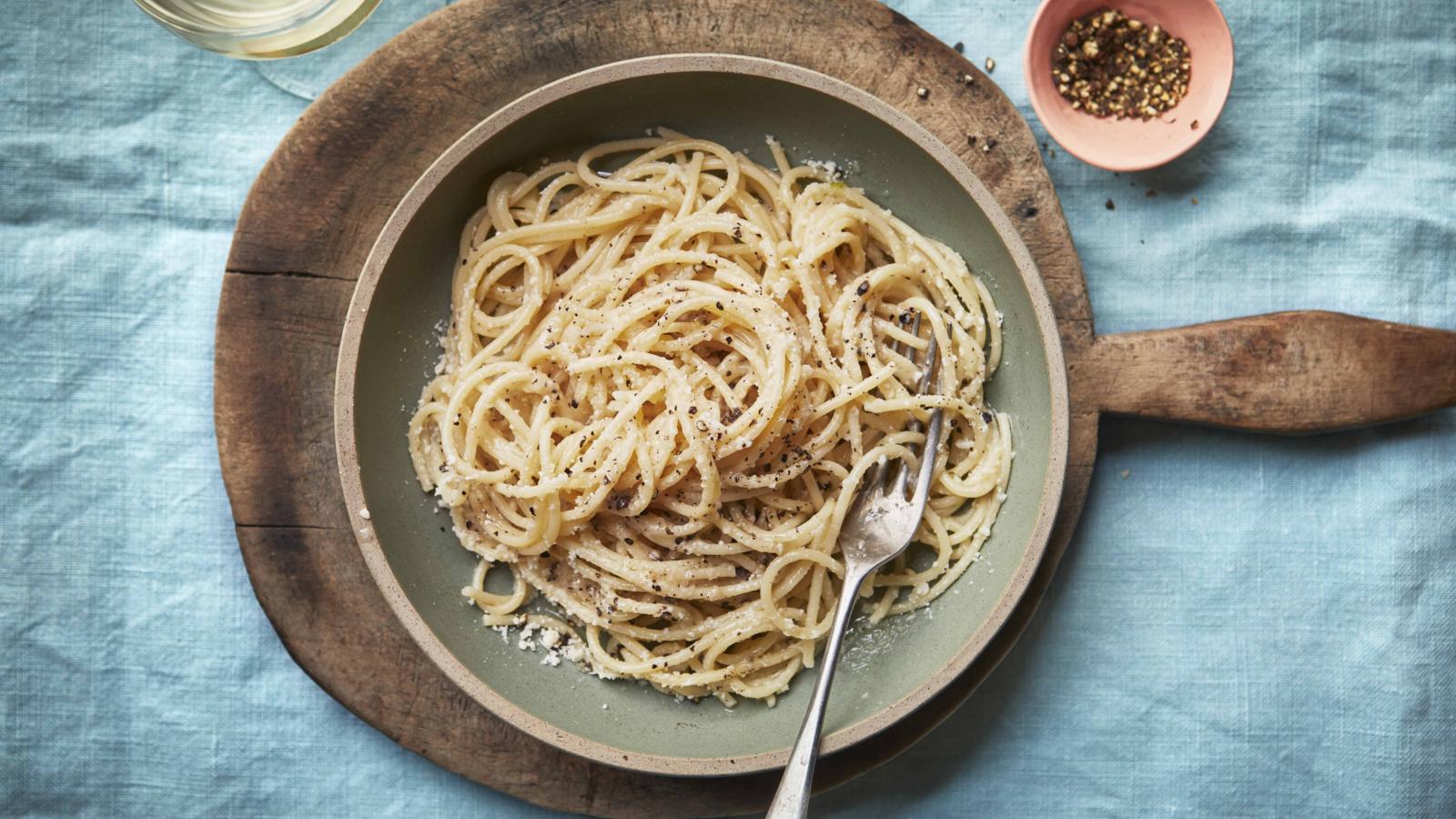 Family spaghetti cacio e pepe 