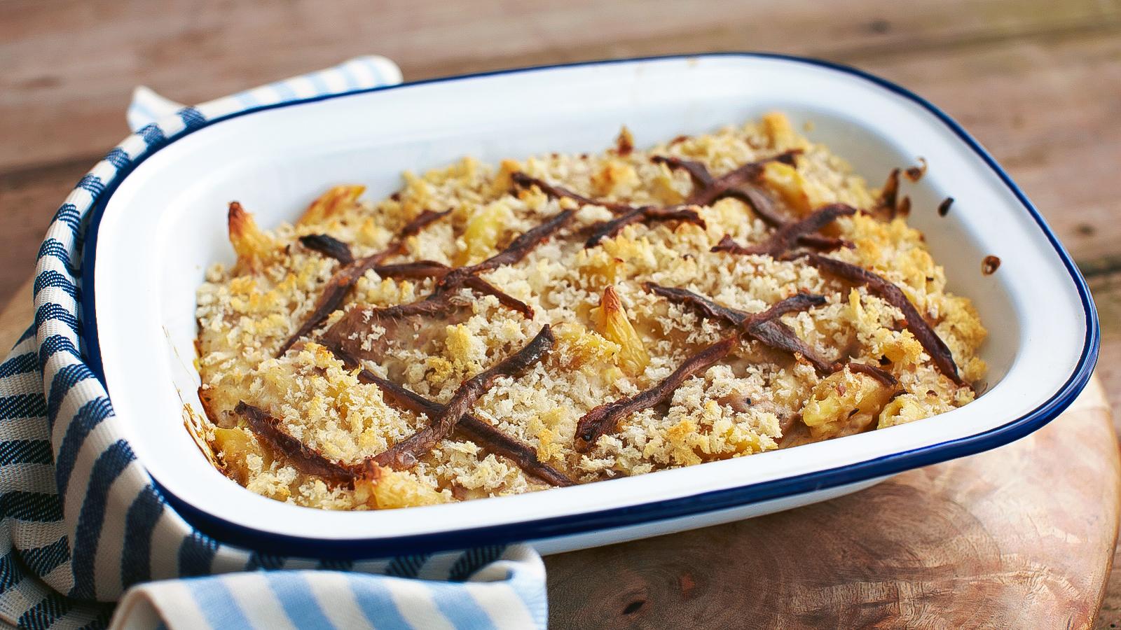 Norwegian tuna and anchovy pasta bake