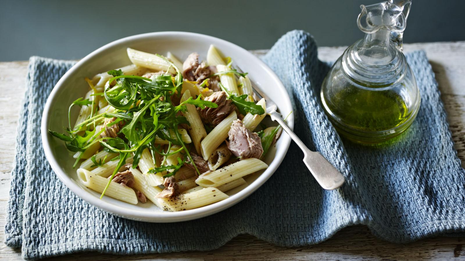 Pasta with tuna and rocket